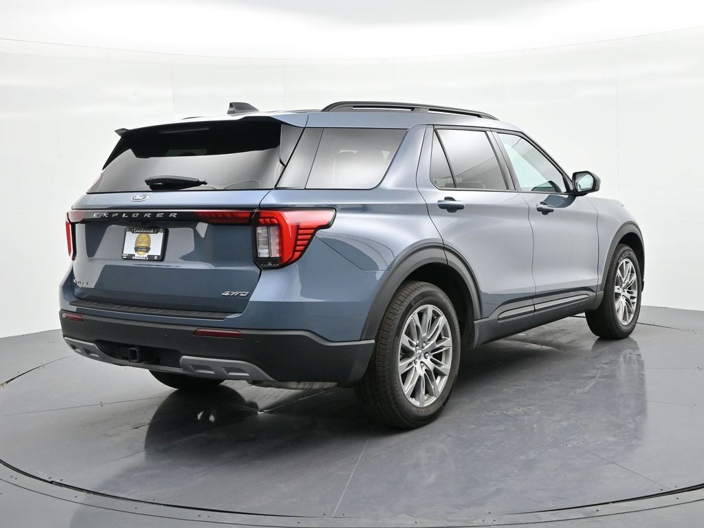 Ford Explorer Vehicle Full-screen Gallery Image 6