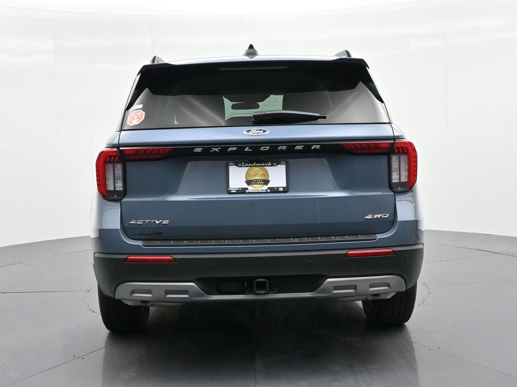 Ford Explorer Vehicle Full-screen Gallery Image 7