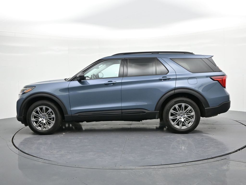 Ford Explorer Vehicle Full-screen Gallery Image 9