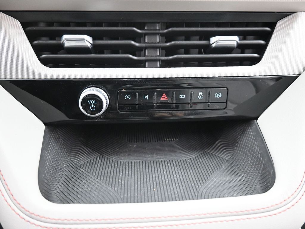 Ford Explorer Vehicle Full-screen Gallery Image 14