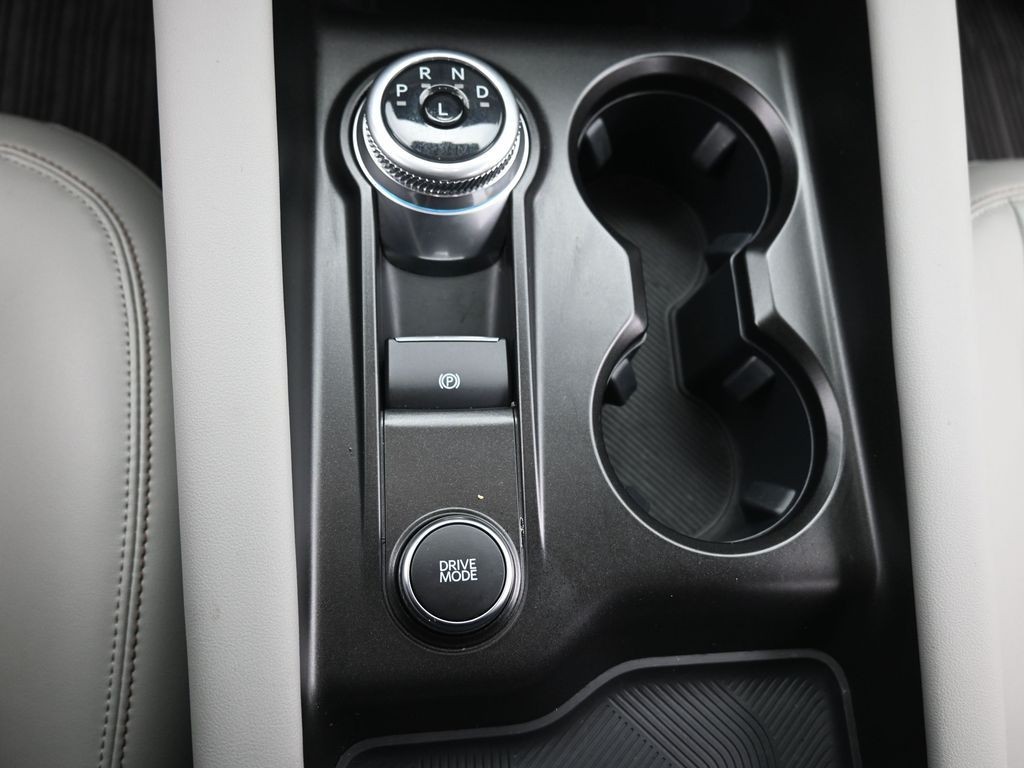 Ford Explorer Vehicle Full-screen Gallery Image 15