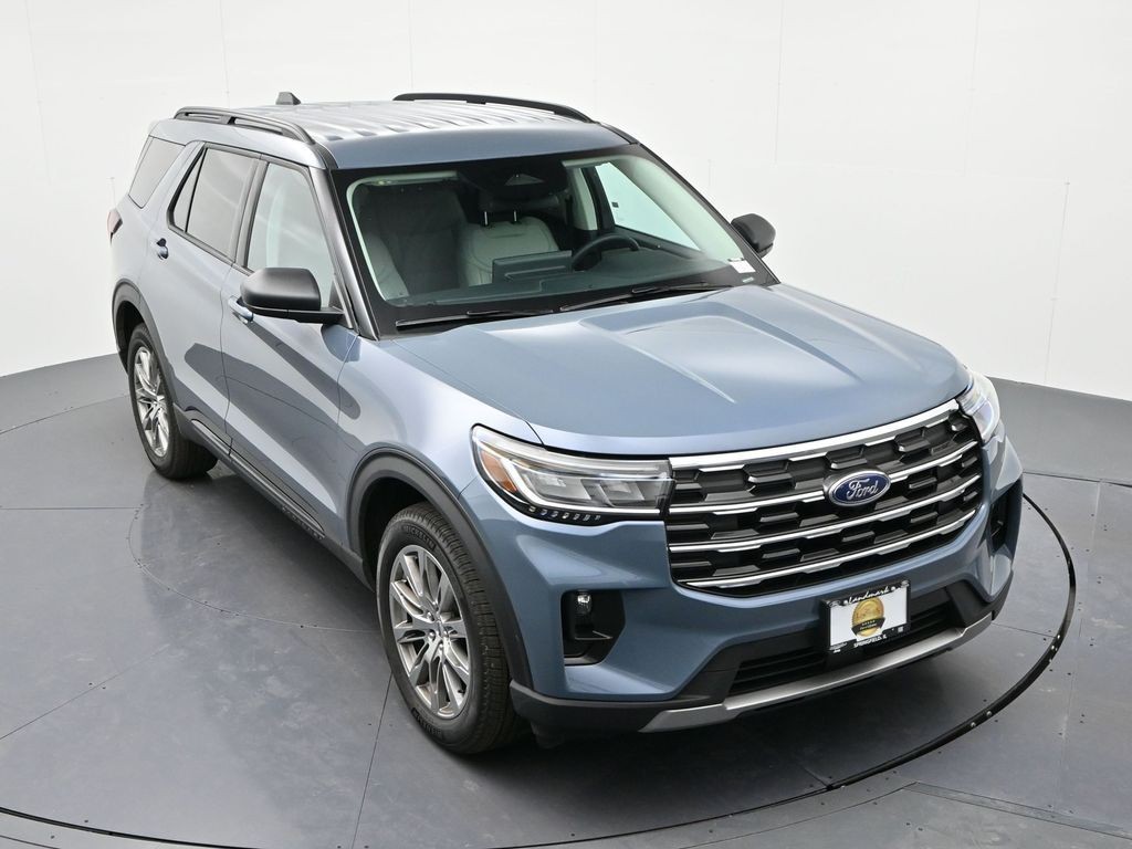 Ford Explorer Vehicle Full-screen Gallery Image 18