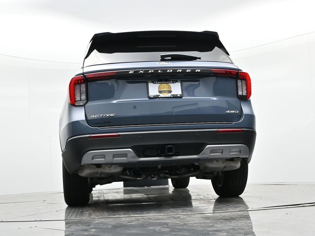 Ford Explorer Vehicle Full-screen Gallery Image 23