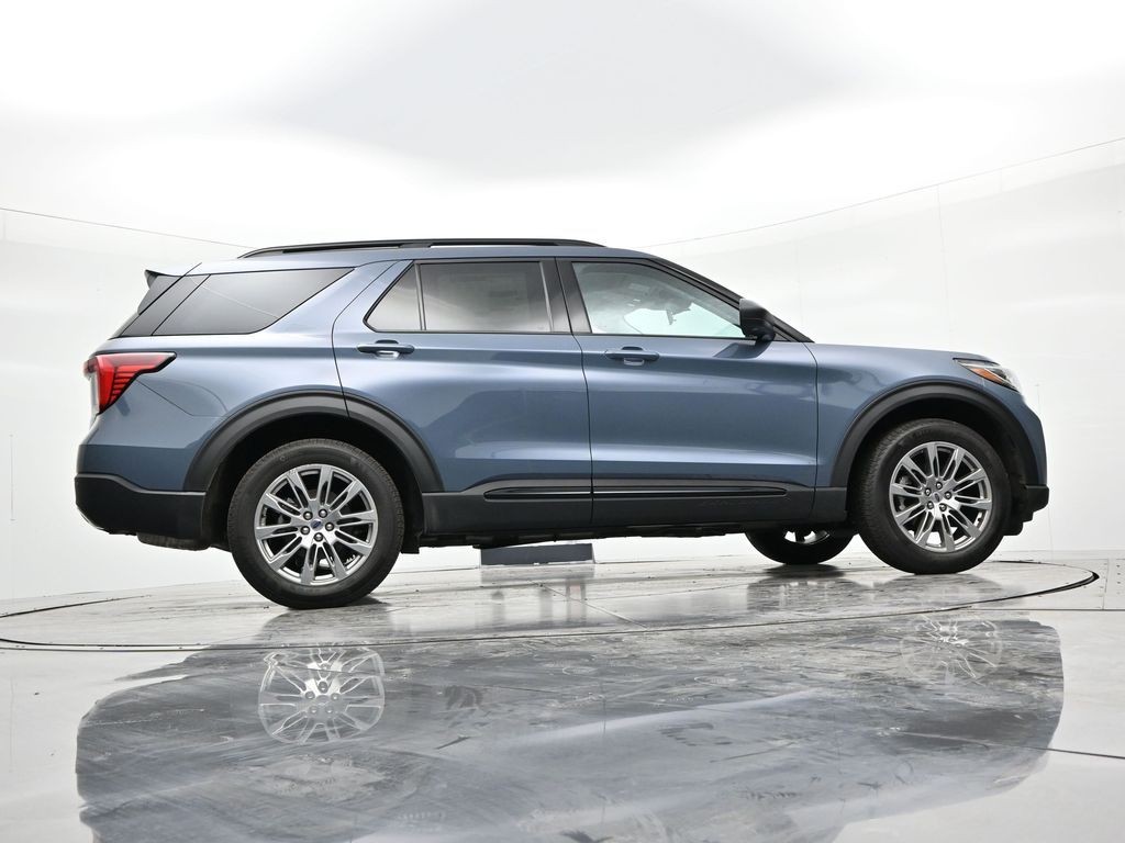 Ford Explorer Vehicle Full-screen Gallery Image 25