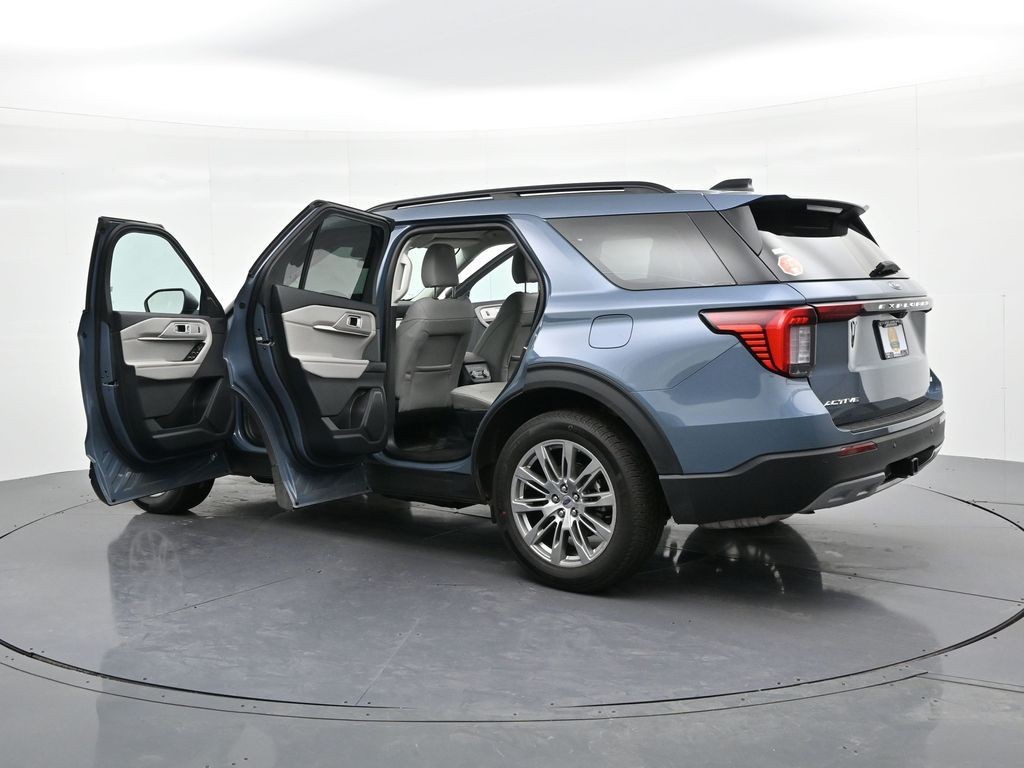 Ford Explorer Vehicle Full-screen Gallery Image 27