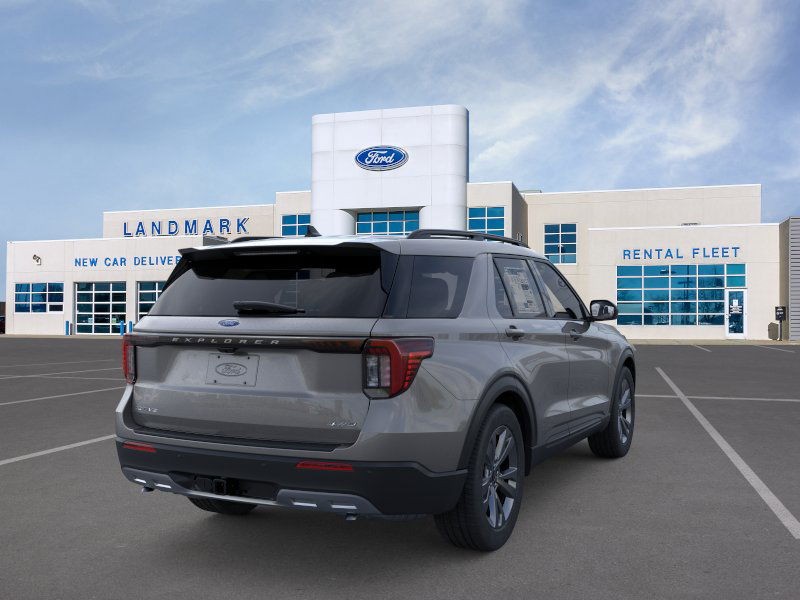 Ford Explorer Vehicle Full-screen Gallery Image 8