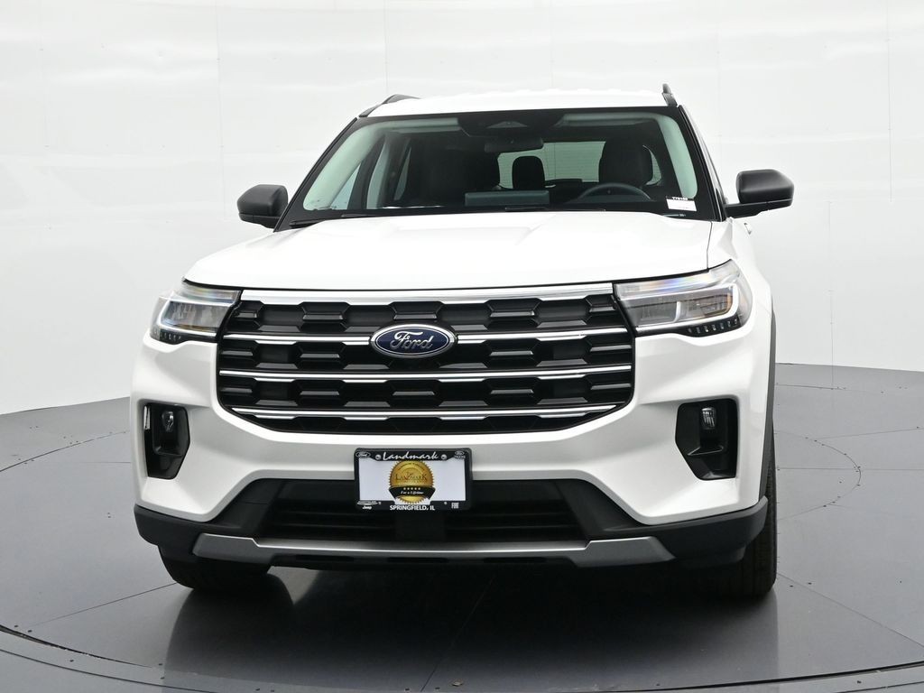 Ford Explorer Vehicle Full-screen Gallery Image 3