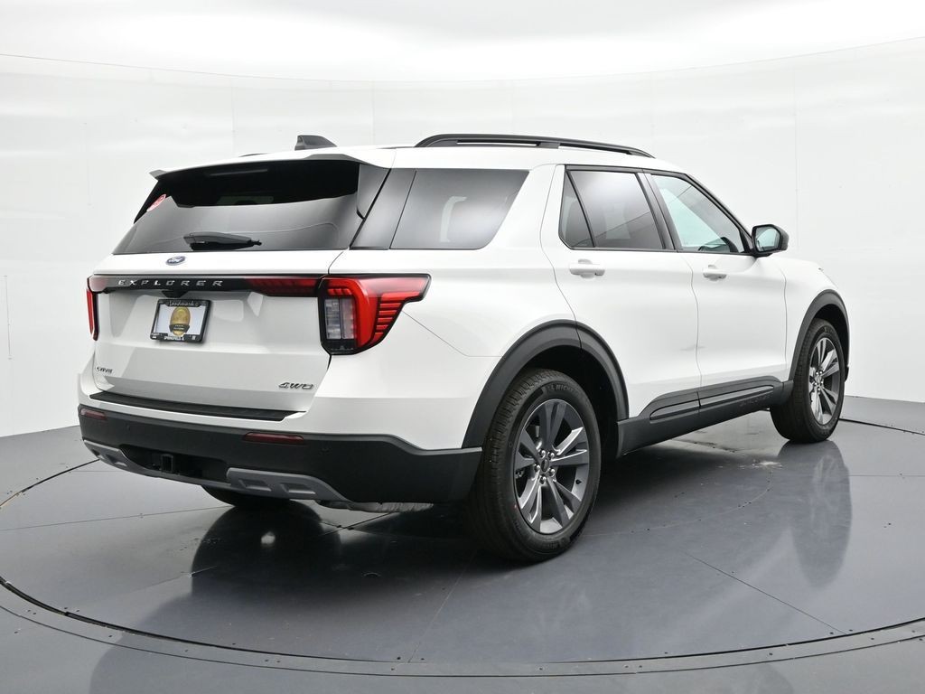 Ford Explorer Vehicle Full-screen Gallery Image 6
