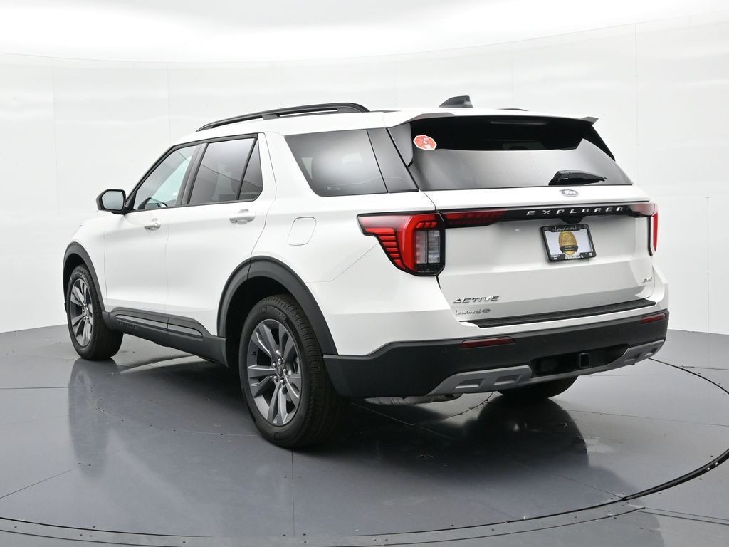 Ford Explorer Vehicle Full-screen Gallery Image 8