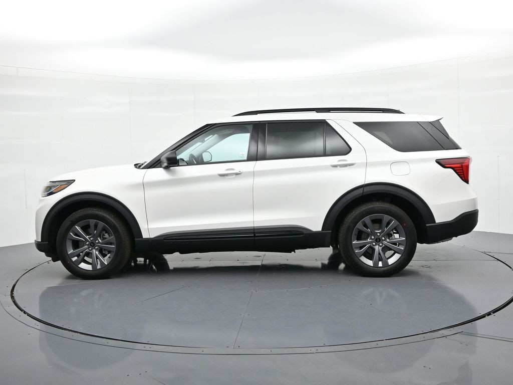 Ford Explorer Vehicle Full-screen Gallery Image 9