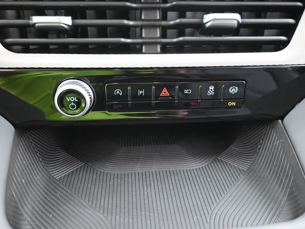 Ford Explorer Vehicle Full-screen Gallery Image 11