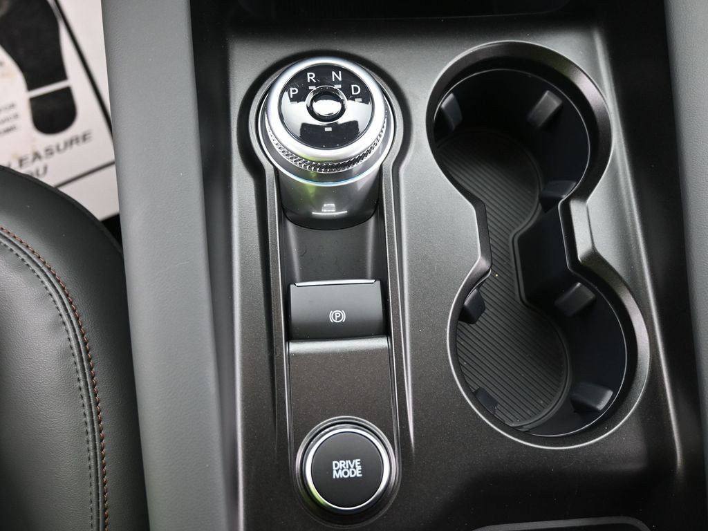 Ford Explorer Vehicle Full-screen Gallery Image 12