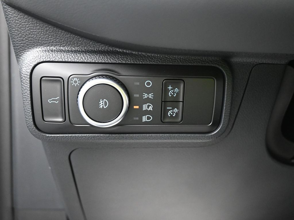 Ford Explorer Vehicle Full-screen Gallery Image 14