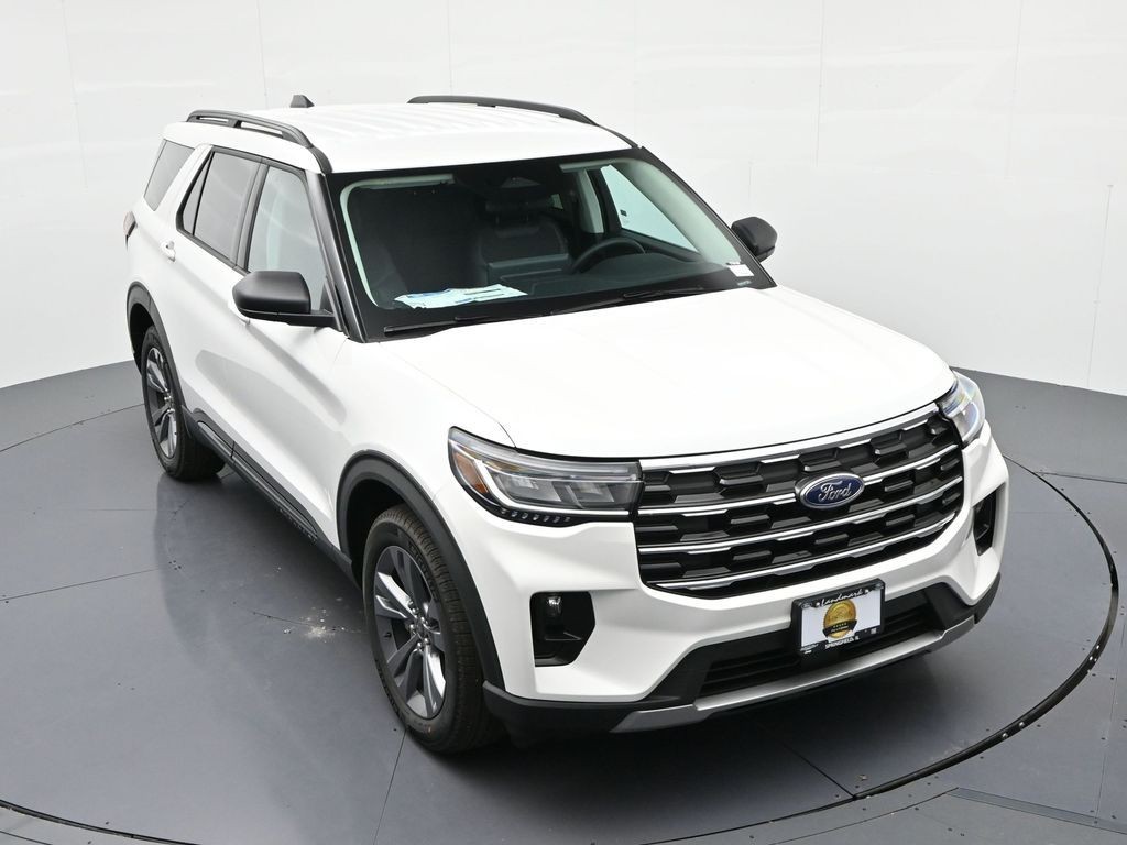 Ford Explorer Vehicle Full-screen Gallery Image 17