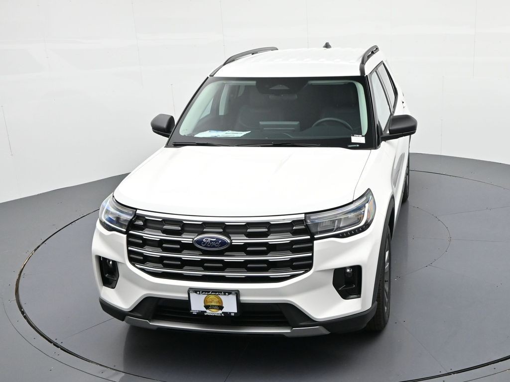Ford Explorer Vehicle Full-screen Gallery Image 18