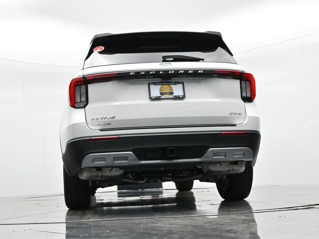 Ford Explorer Vehicle Full-screen Gallery Image 22
