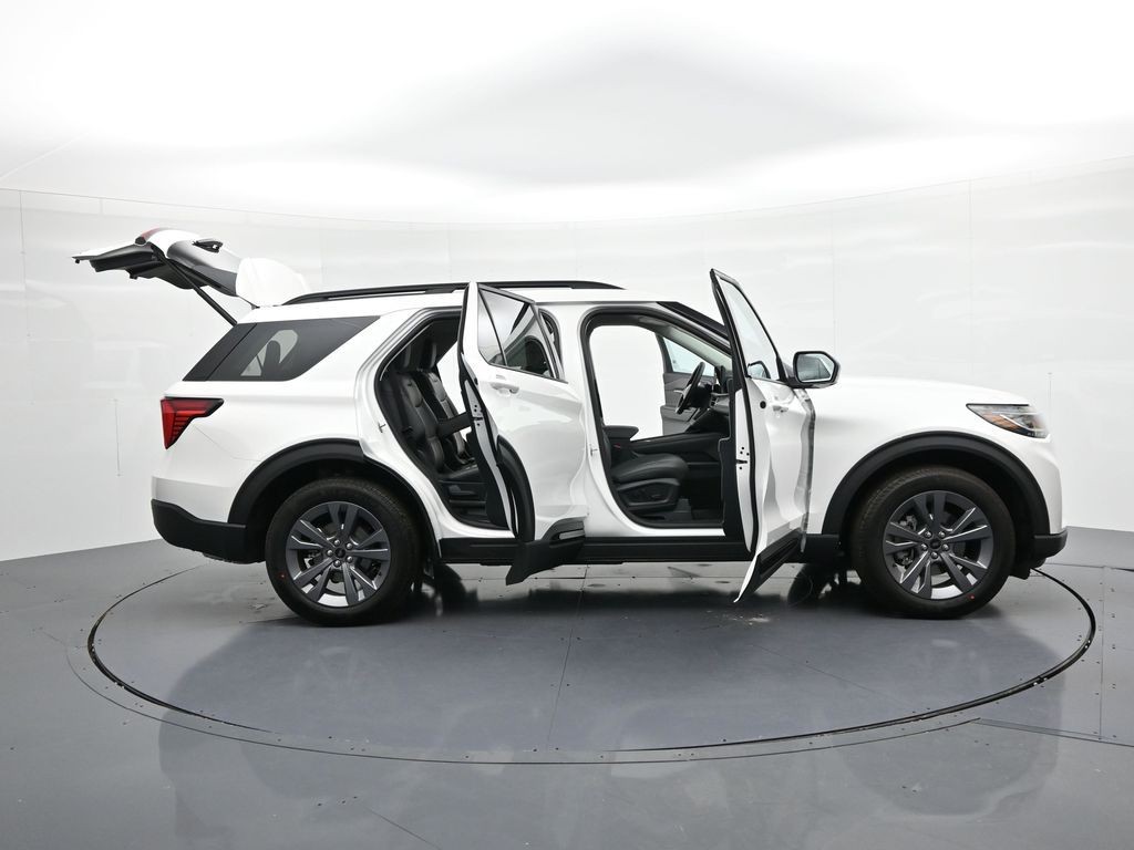 Ford Explorer Vehicle Full-screen Gallery Image 25