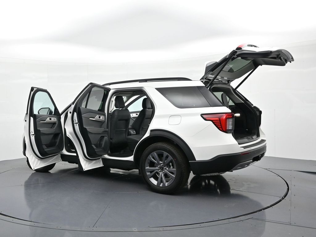 Ford Explorer Vehicle Full-screen Gallery Image 26