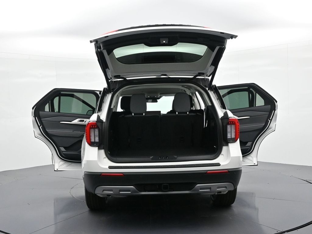 Ford Explorer Vehicle Full-screen Gallery Image 28