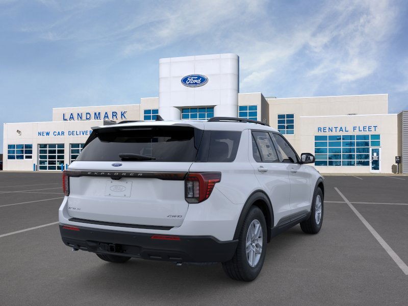 Ford Explorer Vehicle Full-screen Gallery Image 8