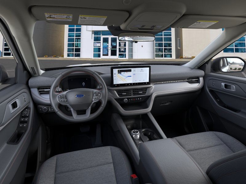 Ford Explorer Vehicle Full-screen Gallery Image 9