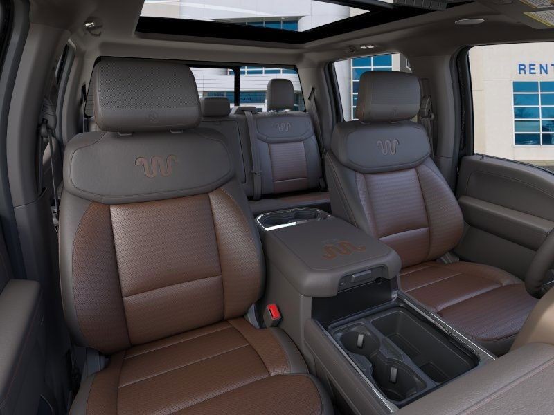 Ford F-350SD Vehicle Full-screen Gallery Image 10