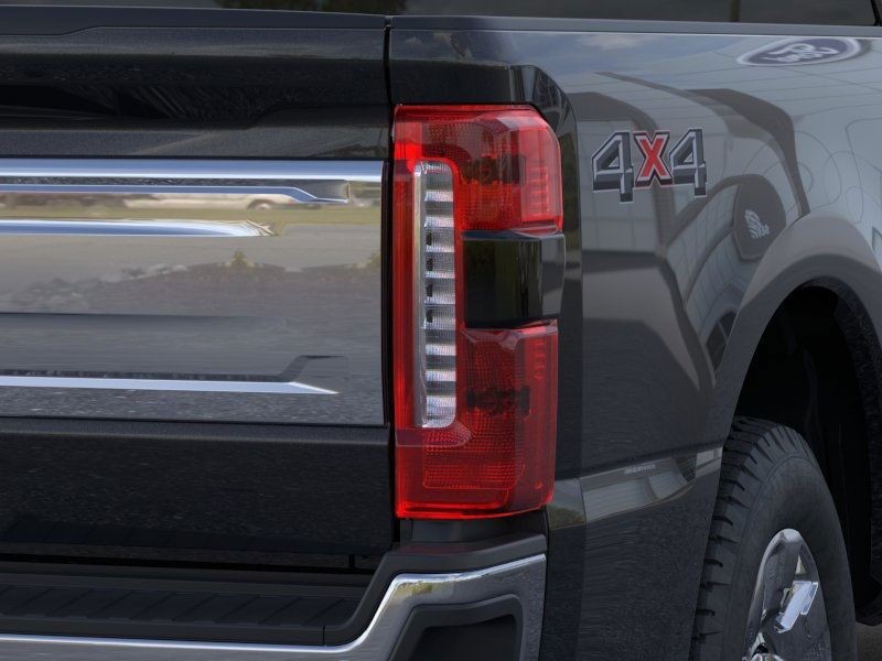 Ford F-350SD Vehicle Full-screen Gallery Image 21