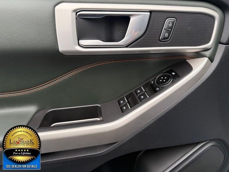 Ford Explorer Vehicle Full-screen Gallery Image 8