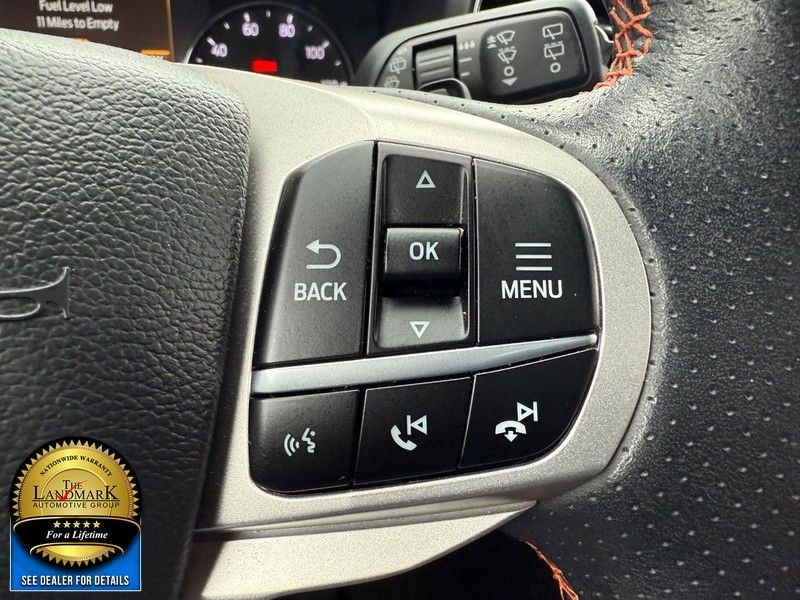 Ford Explorer Vehicle Full-screen Gallery Image 11