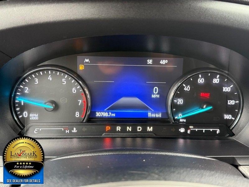 Ford Explorer Vehicle Full-screen Gallery Image 12