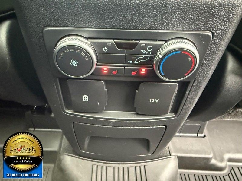 Ford Explorer Vehicle Full-screen Gallery Image 17