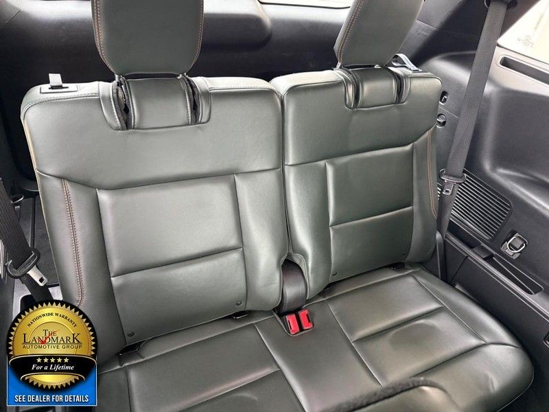 Ford Explorer Vehicle Full-screen Gallery Image 18