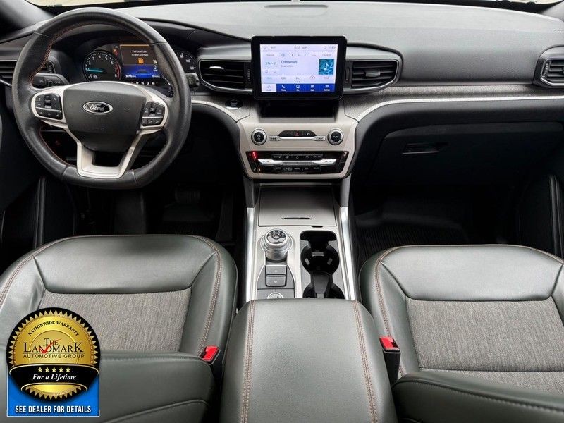 Ford Explorer Vehicle Full-screen Gallery Image 19