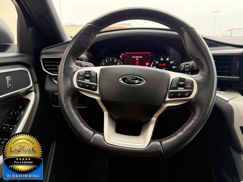 Ford Explorer Vehicle Full-screen Gallery Image 20