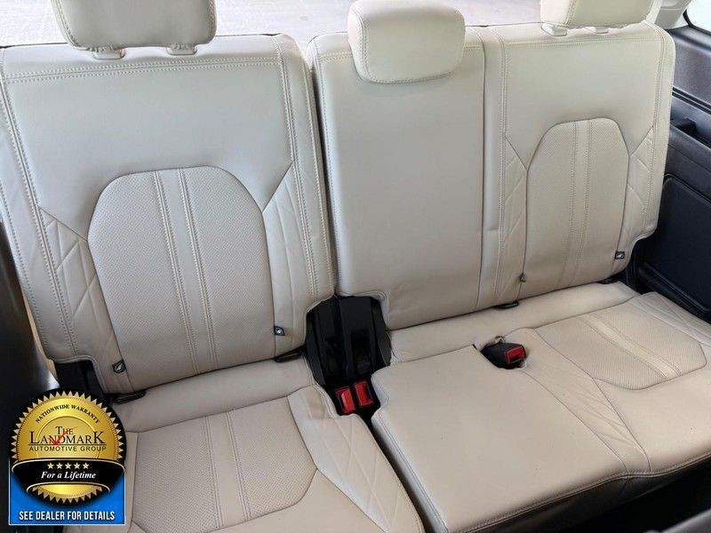 Ford Expedition Vehicle Full-screen Gallery Image 18