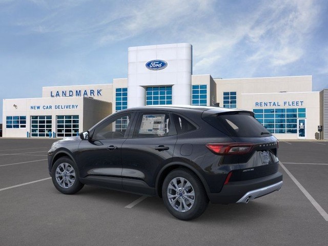 Ford Escape Vehicle Full-screen Gallery Image 4