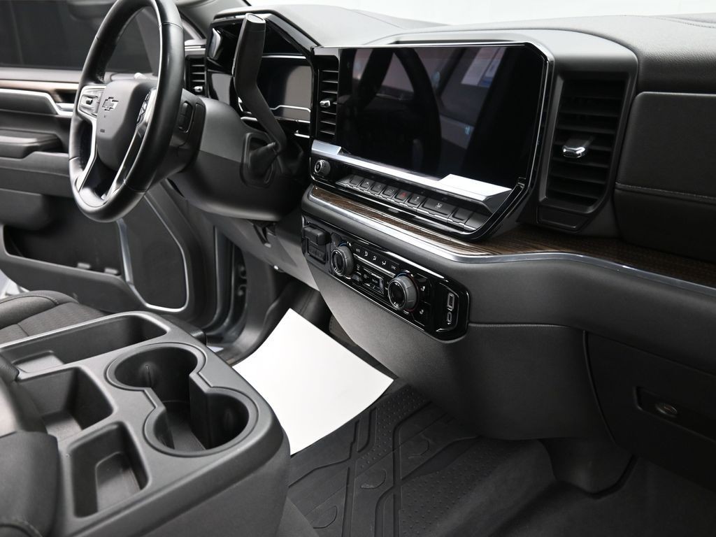 Chevrolet Silverado 1500 Vehicle Full-screen Gallery Image 15