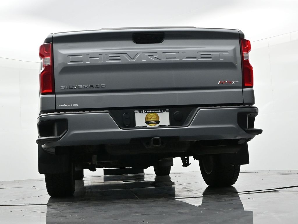 Chevrolet Silverado 1500 Vehicle Full-screen Gallery Image 21