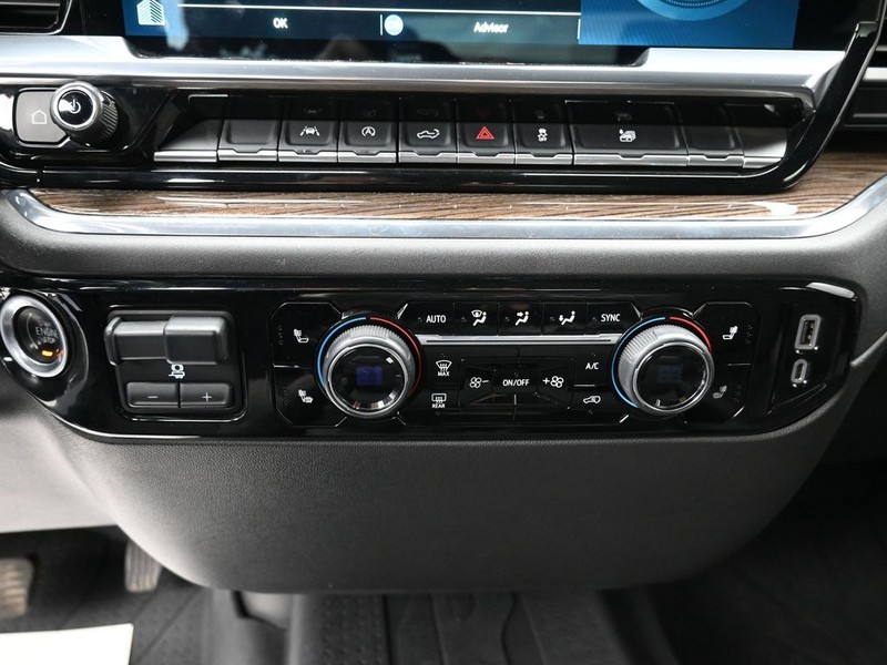 Chevrolet Silverado 1500 Vehicle Full-screen Gallery Image 13