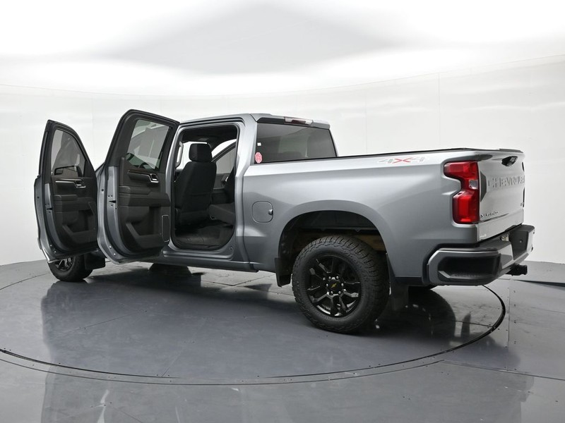 Chevrolet Silverado 1500 Vehicle Full-screen Gallery Image 25