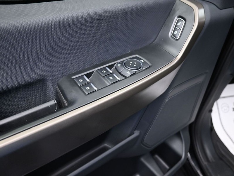 Ford F-150 Vehicle Full-screen Gallery Image 11