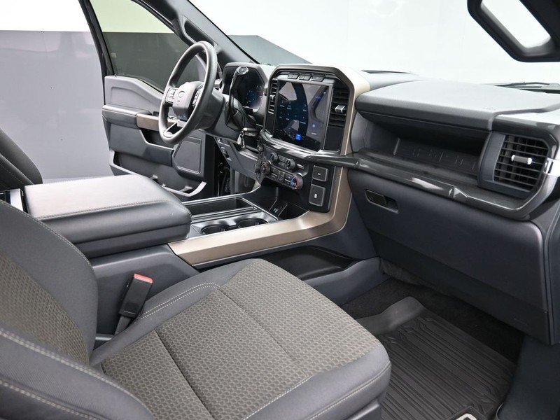 Ford F-150 Vehicle Full-screen Gallery Image 15
