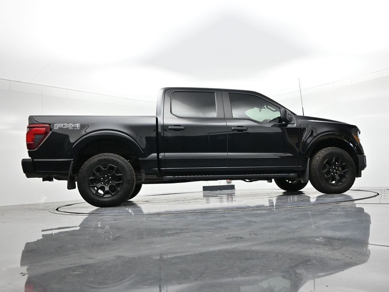 Ford F-150 Vehicle Full-screen Gallery Image 23
