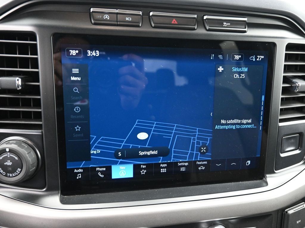 Ford F-150 Vehicle Full-screen Gallery Image 11