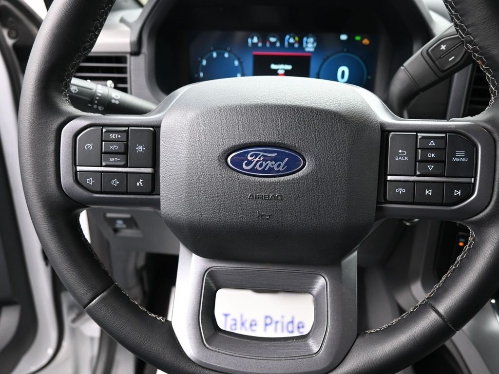 Ford F-150 Vehicle Full-screen Gallery Image 12