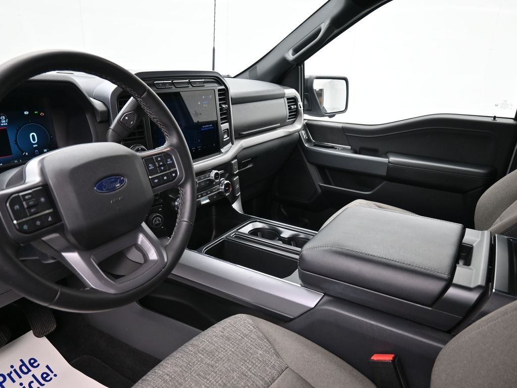 Ford F-150 Vehicle Full-screen Gallery Image 14