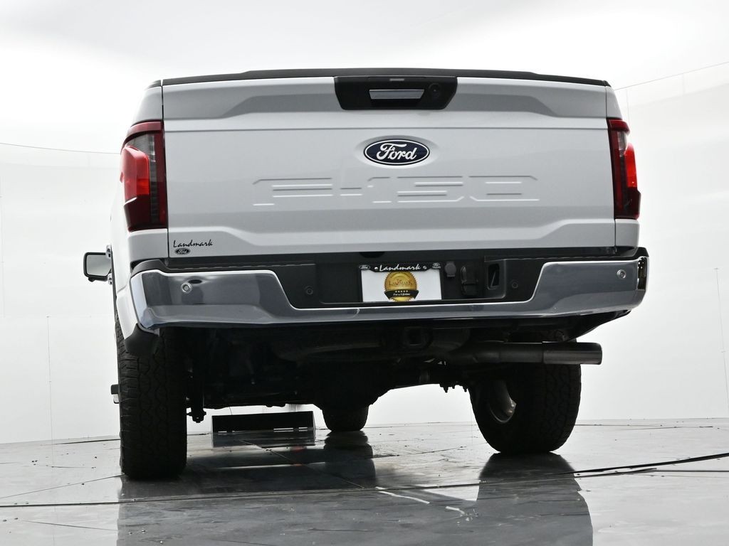 Ford F-150 Vehicle Full-screen Gallery Image 21