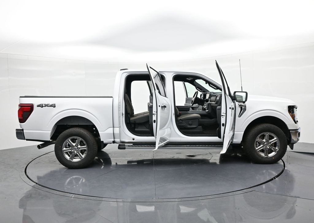 Ford F-150 Vehicle Full-screen Gallery Image 24