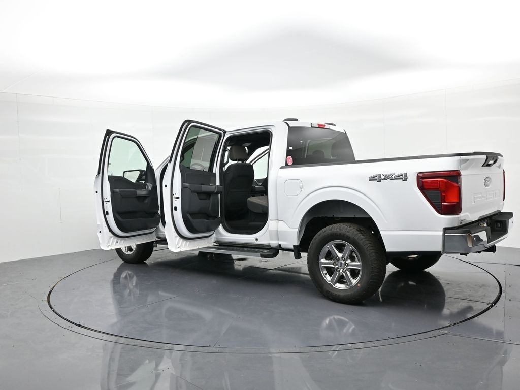 Ford F-150 Vehicle Full-screen Gallery Image 25