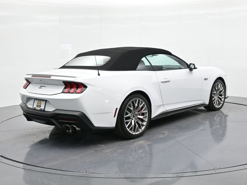 Ford Mustang Vehicle Full-screen Gallery Image 5